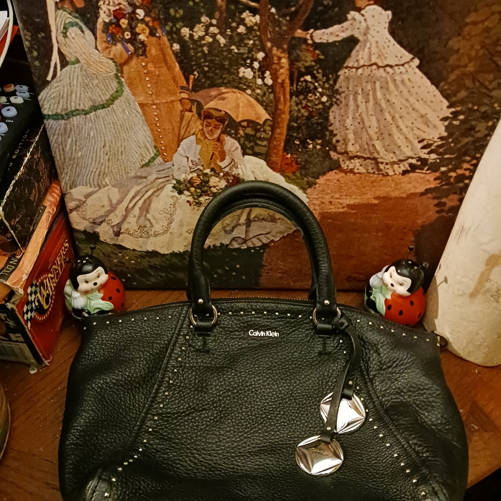 👛👜CLOSEOUT SALE!!! Calvin Knein👛👜 Black Soft Genuine Leather Bag.💐